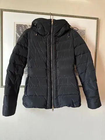 MONCLER 후드 부착 블랙 다운 자켓 타이트 핏 사이즈 1