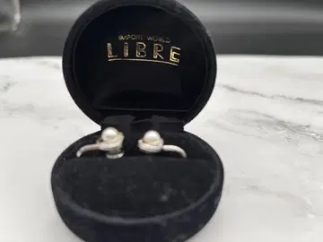 LIBRE 펄 장식 실버 귀찌