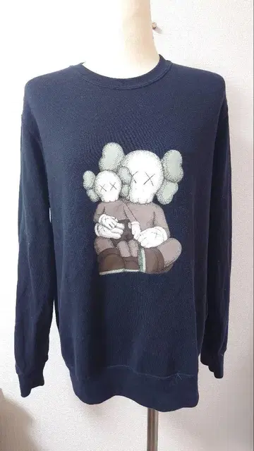 새상품급 Kaws & 유니클로 블랙 트레이닝복 사이즈 160 UNIQLO