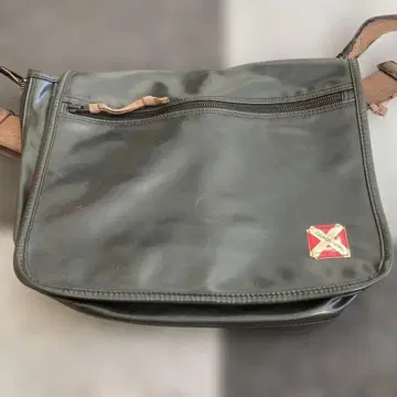 Yoshida & Co. 블랙 숄더백