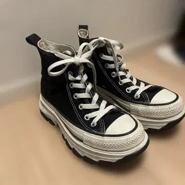 컨버스 블랙 하이컷 통굽 스니커즈 [ 기간 한정 가격 인하 ]