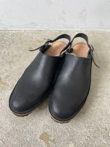 가죽 블랙 사보 클로그 샌들