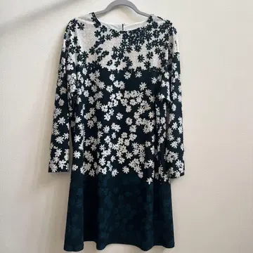 거의 새상품 Gabardine K.T 플라워 프린트 원피스