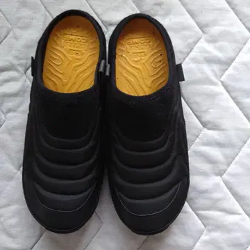 Teva 블랙 슬립온