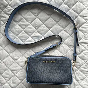 MICHAEL KORS 네이비 블루 숄더백