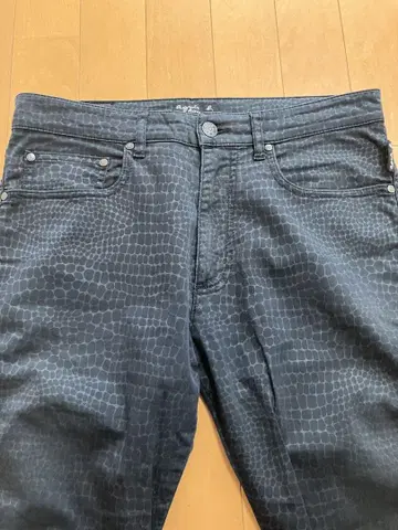 새상품급 에네스베옴 크로코 프린트 스트레치 팬츠 이탈리아제
