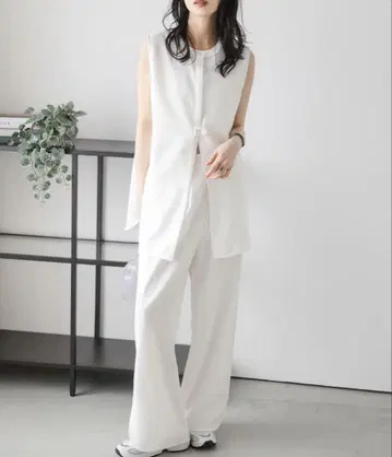 AMELY 2way 라운드 슬릿 셋업 화이트