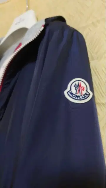 MONCLER 후드 부착 네이비 자켓