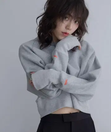 VACANCY 그레이 맨투맨