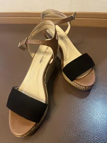 오데뜨 앤 오딜 샌들
