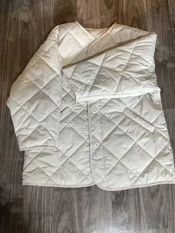 아이보리 퀼팅 자켓