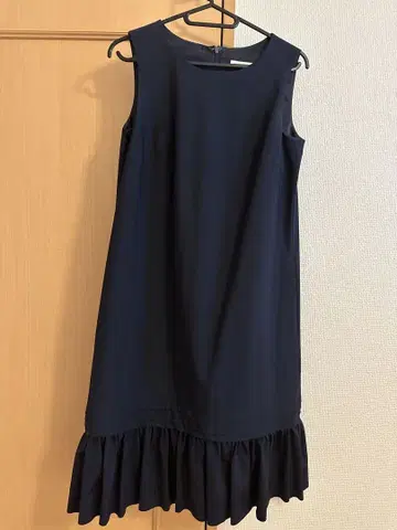 Mpremier black 슬리브리스 원피스 프릴 밑단 페플럼 밑단 블랙