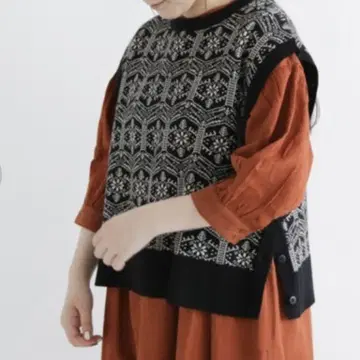 사만사 모스모스 레이스 모티브 패턴 자카드 베스트
