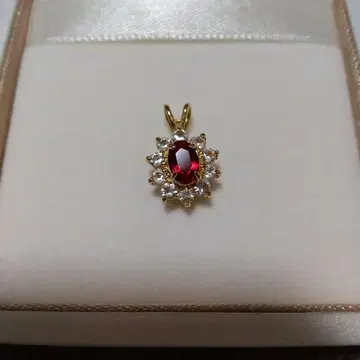 디즈니랜드 빨간색 유리 펜던트 탑
