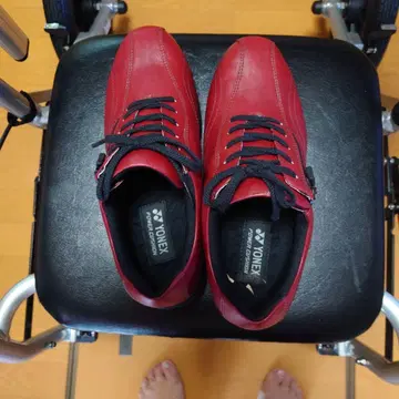 YONEX 빨간색 스니커즈