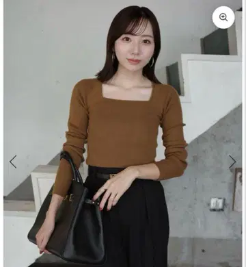 미사용 새상품 택 포함 카멜 스퀘어넥 니트 anuans