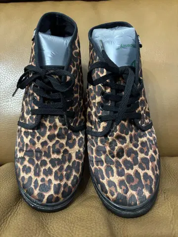 VANS 레오파드 무늬 하이컷 스니커즈