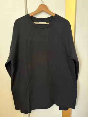 JOHN ELLIOTT 블랙 티셔츠