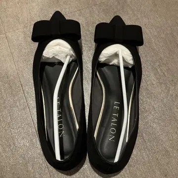 LE TALON 블랙 플랫슈즈 리본 포함