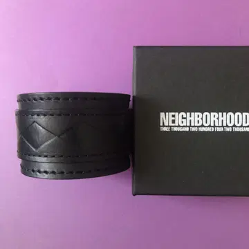 NEIGHBORHOOD 블랙 가죽 팔찌