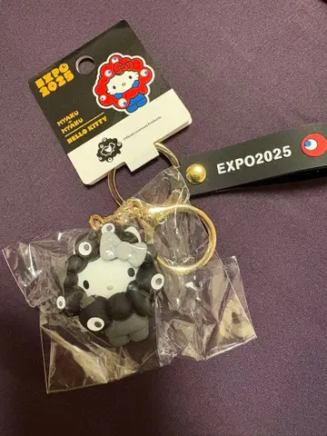 덤 포함 만박 헬로키티 흑백 키링 블랙 미야쿠미야쿠 회장 한정판