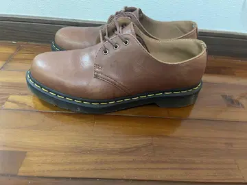 닥터마틴 3홀 브라운