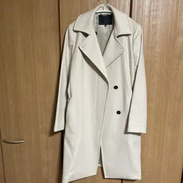 아이보리 더블 브레스트 롱 코트