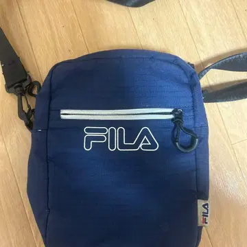 FILA 네이비 숄더백