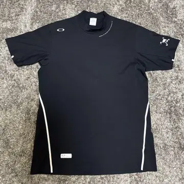 Oakley 스컬 블랙 모크넥T셔츠