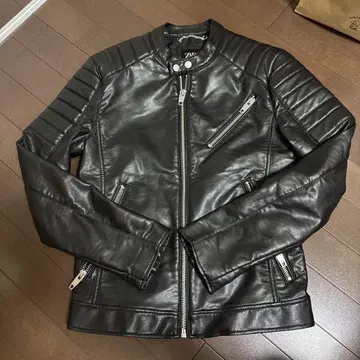 ZARA 블랙 페이크 레더 자켓