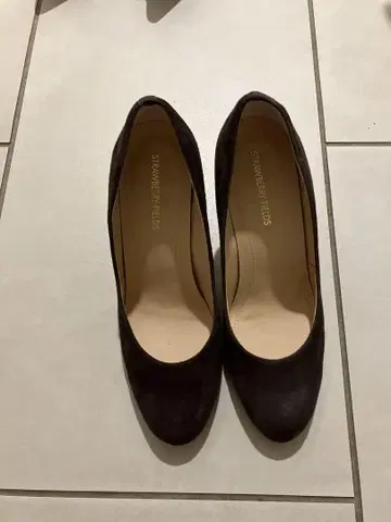 컨디션 최상 스트로베리 필드 라메 힐 스웨이드 펌프스 23cm