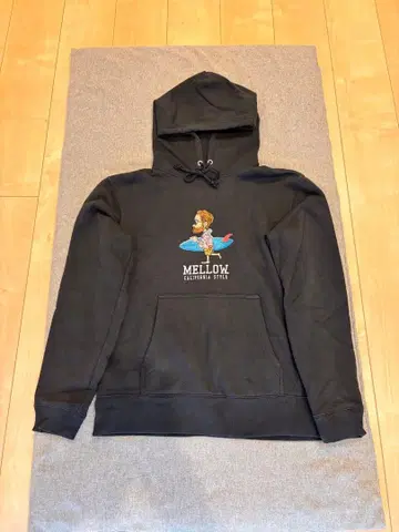 새상품급 MELLOW 서핑 캐릭터 후드티 블랙 사이즈 S