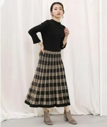 부즈루드 체크 무늬 자카드 니트 원피스 플리츠 체크