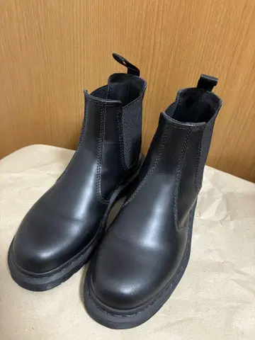 닥터마틴 블랙 사이드 고어 부츠 첼시