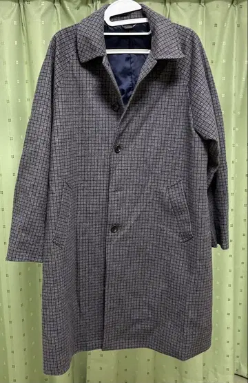 B.C STOCK 그레이 계열 체크 코트