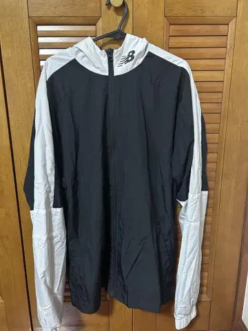 New Balance 후드 부착 나일론 자켓