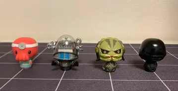 핑 사이즈 히어로즈 조이드버그, 프레데터, 로비 더 로봇