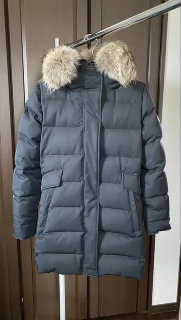 피레넥스 블랙 롱 다운 자켓 34