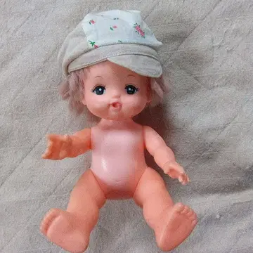 꽃무늬 모자 금발 인형 레트로
