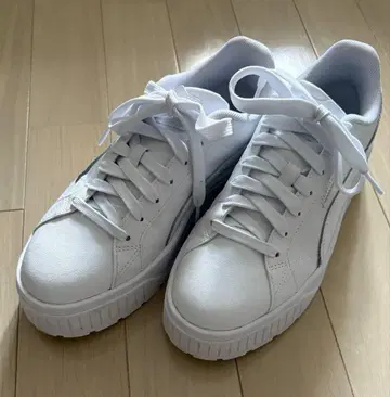 Puma 화이트 통굽 스니커즈