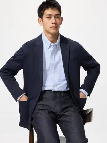 새상품급 유니클로 컴포트 2B 자켓 네이비 L