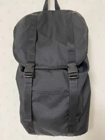 CORDURA 소재 블랙 백팩