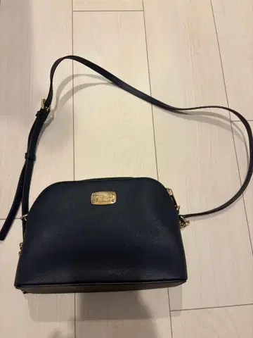 최종 가격 인하 MICHAEL KORS 네이비 숄더백