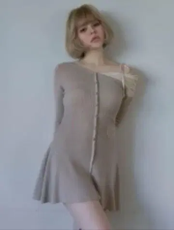 andmary Helen 니트 플레어 미니 드레스 베이지