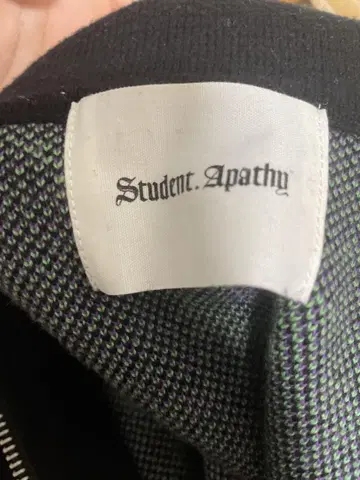 Student.Apathy 하프 지퍼 니트