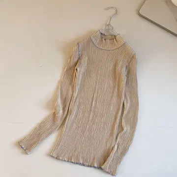 컨디션 최상 투데이풀 멜로우 스티치 니트 하이넥 리브 완판템