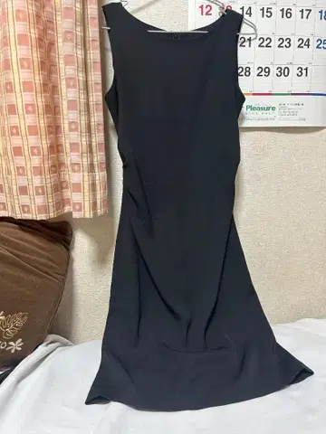 MIKAI 블랙 슬리브리스 타이트 원피스 사이즈 2