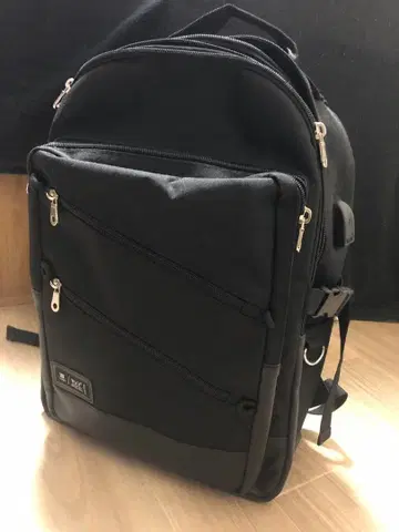 [미사용] USB 포트가 달린 백팩