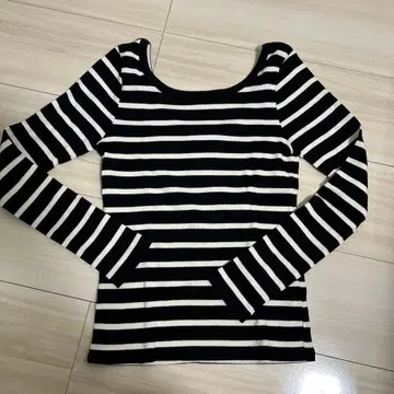 UNITED ARROWS 블랙 화이트 보더 긴팔 상의