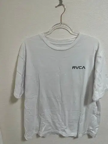 RVCA S/P/I/C/H 화이트 티셔츠